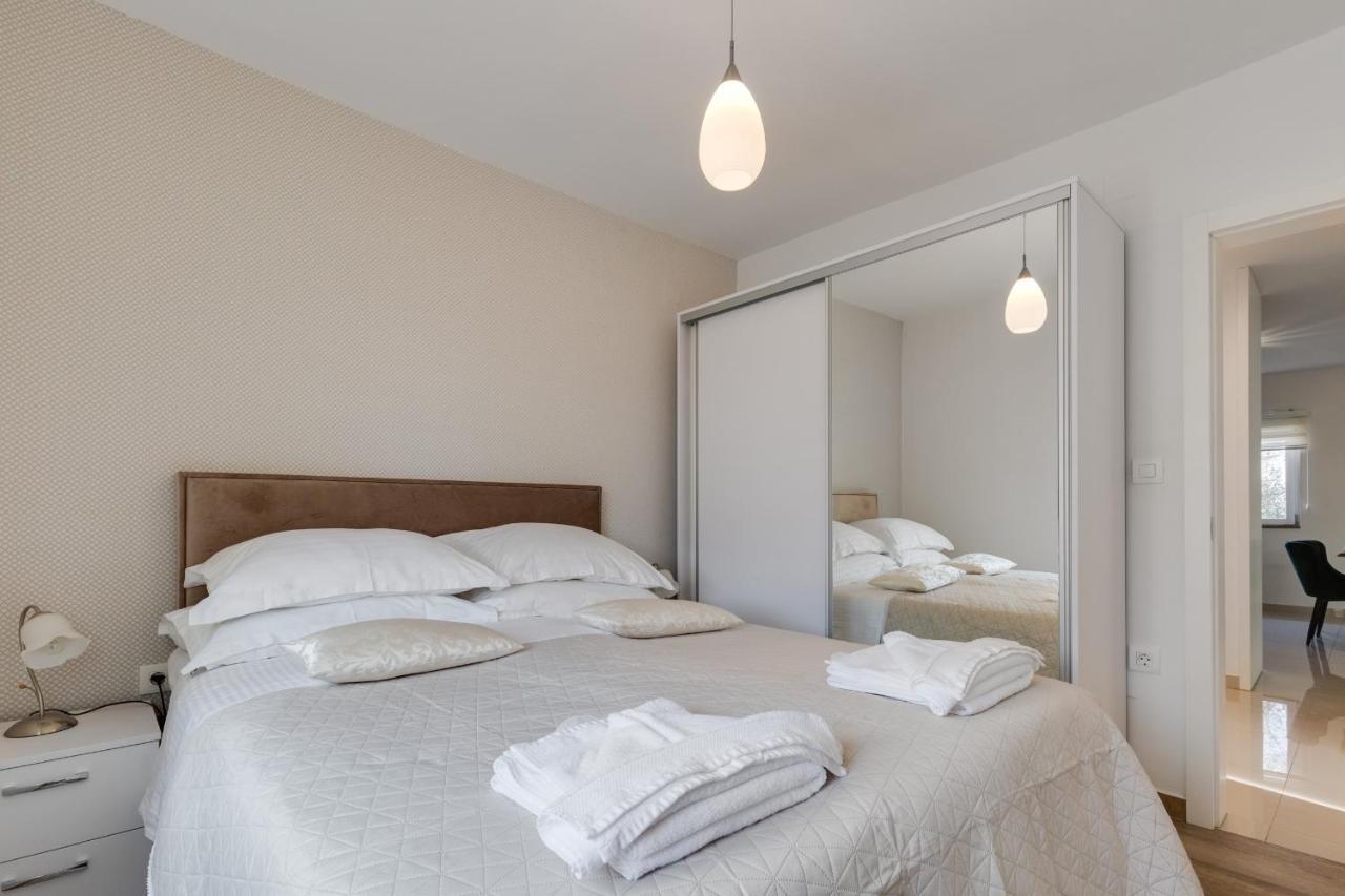 Elegant Two Bedroom Apartment Zára Kültér fotó