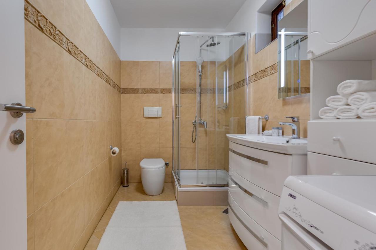 Elegant Two Bedroom Apartment Zára Kültér fotó