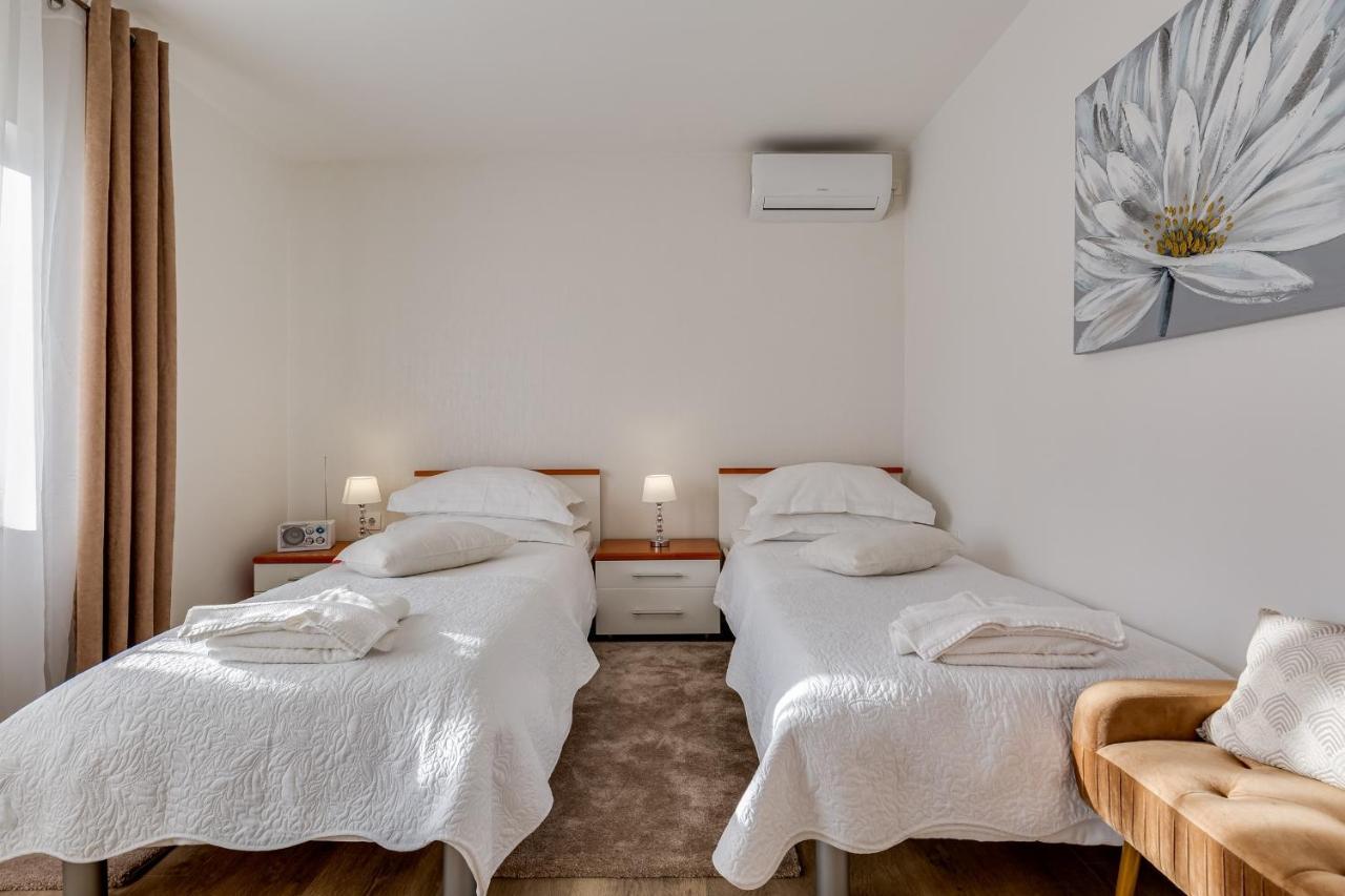 Elegant Two Bedroom Apartment Zára Kültér fotó