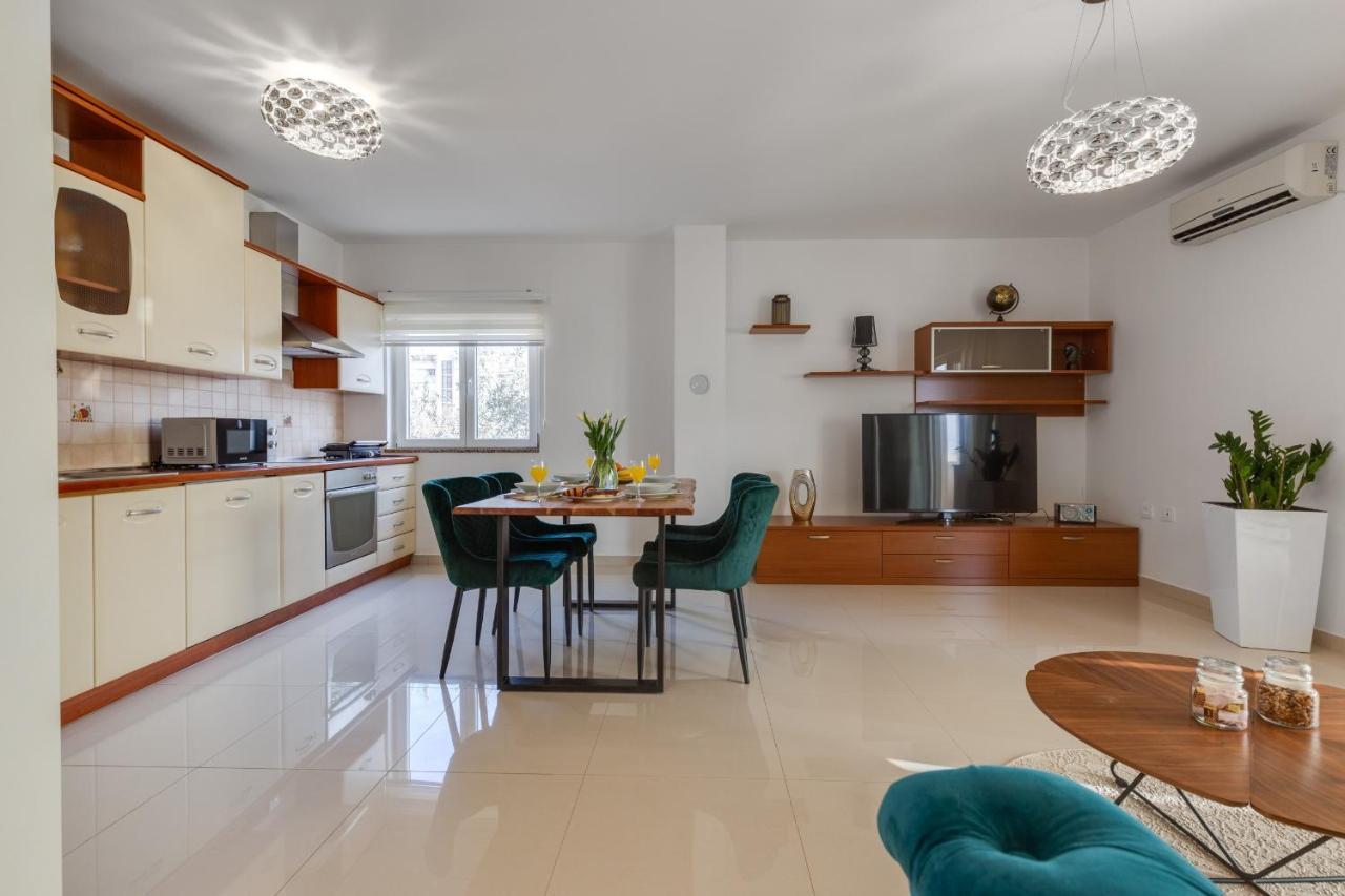 Elegant Two Bedroom Apartment Zára Kültér fotó