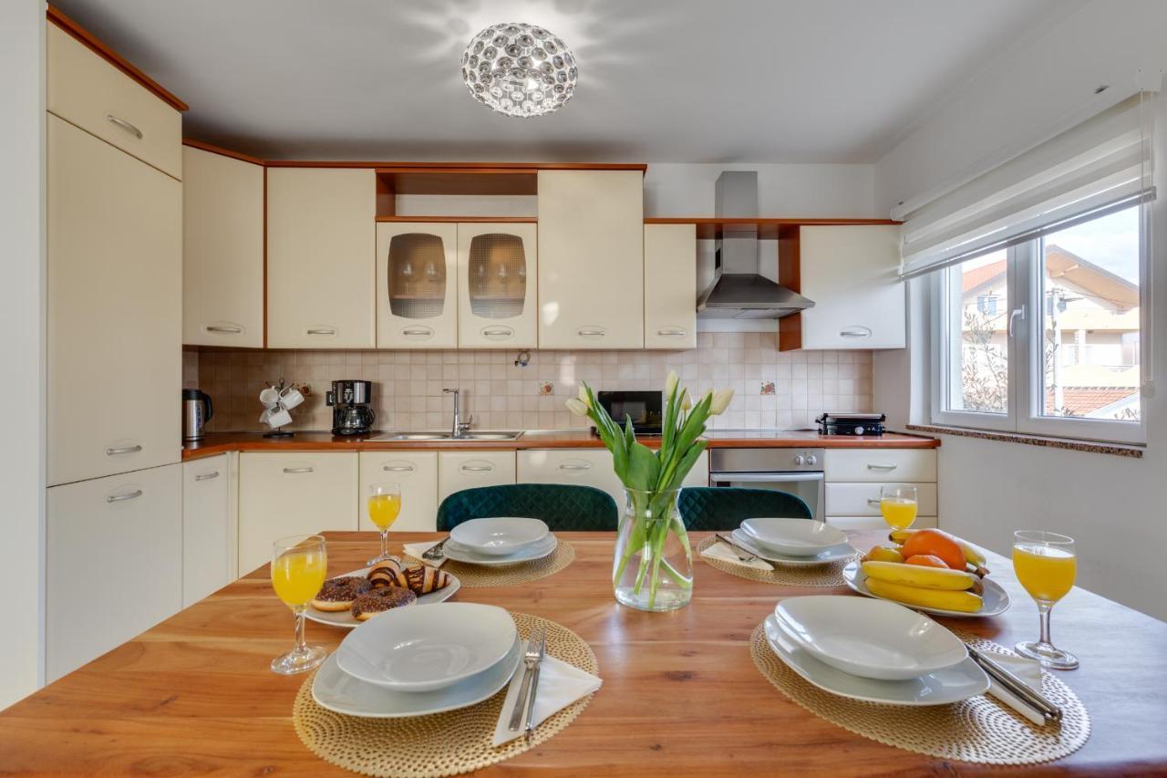 Elegant Two Bedroom Apartment Zára Kültér fotó