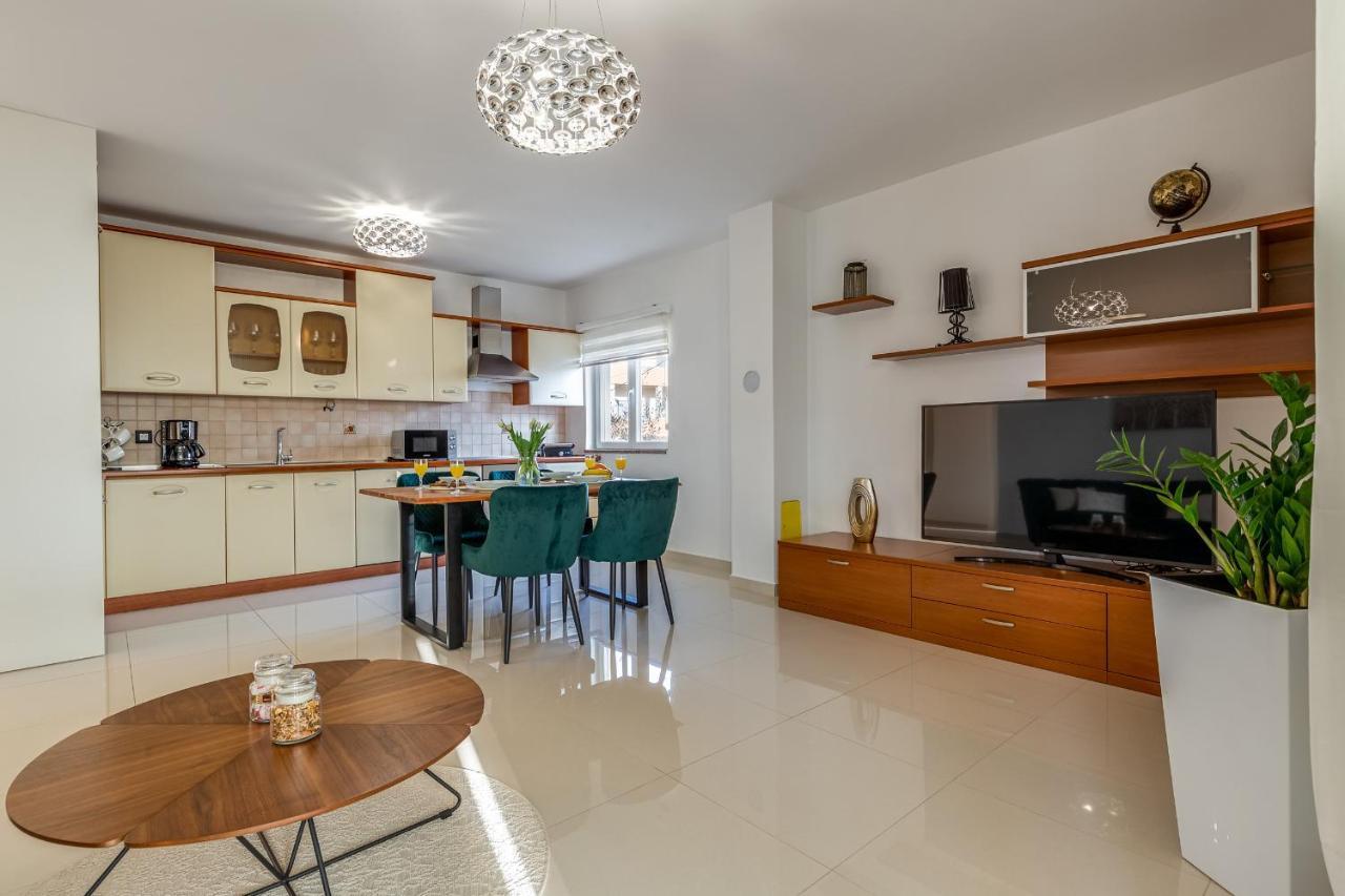 Elegant Two Bedroom Apartment Zára Kültér fotó