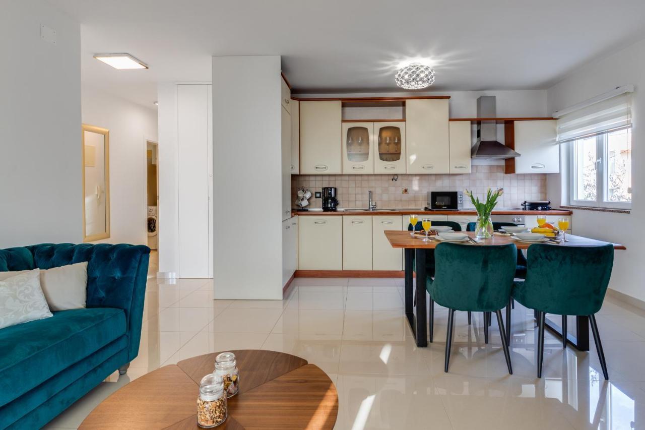 Elegant Two Bedroom Apartment Zára Kültér fotó