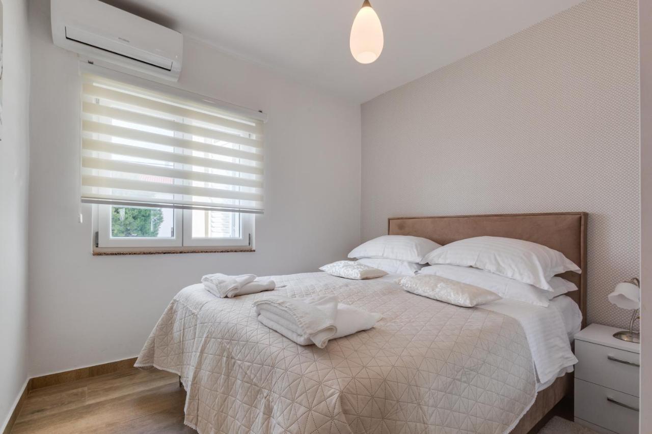 Elegant Two Bedroom Apartment Zára Kültér fotó